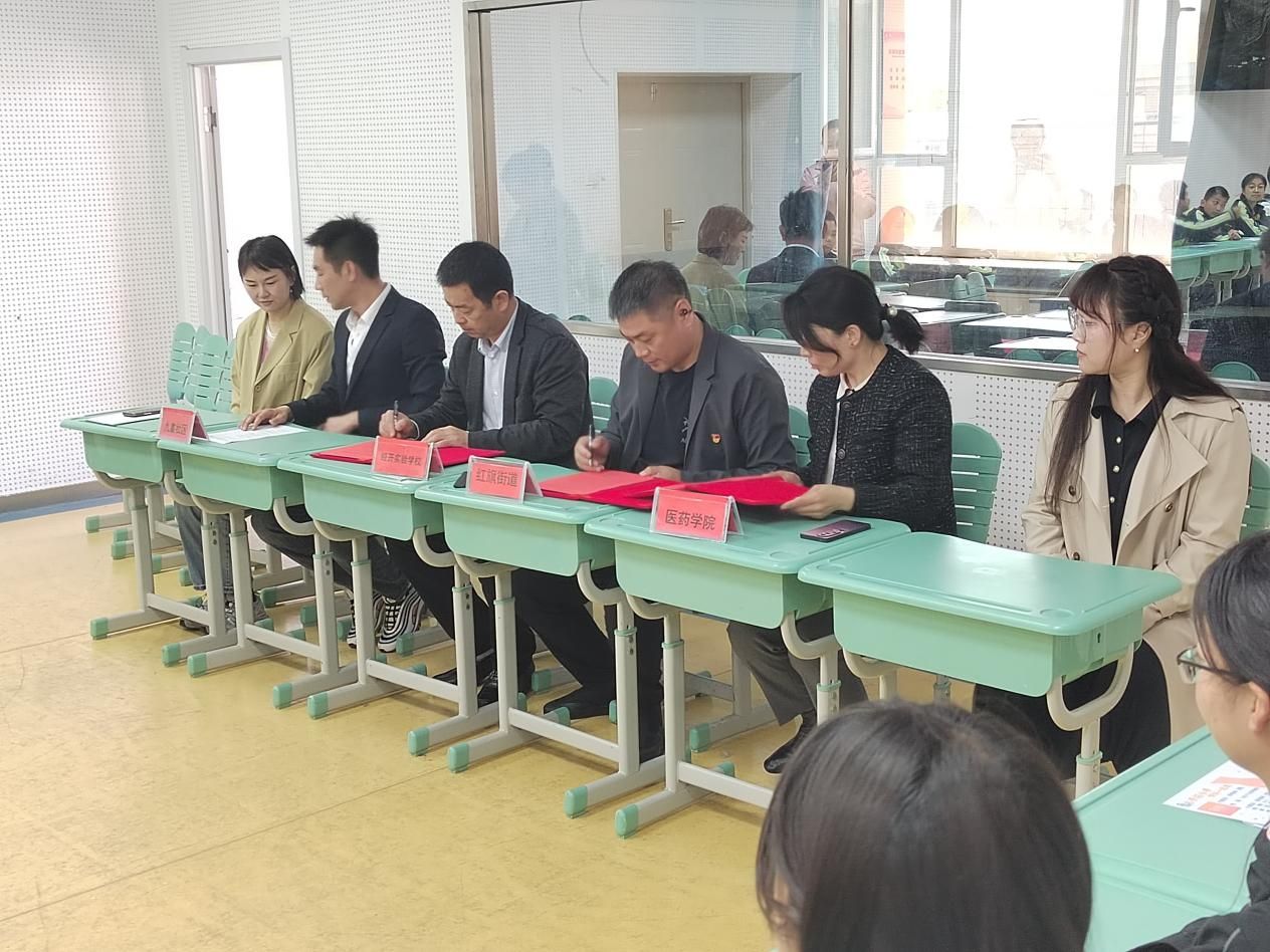 5.各方领导签署活动对接协议