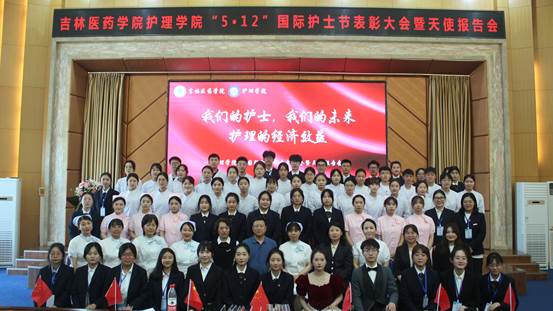 护理学院各领导老师及工作人员合照